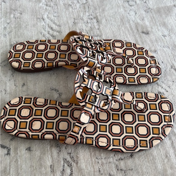 Tory Burch Miller patent print sz 7 - Picture 2 of 4